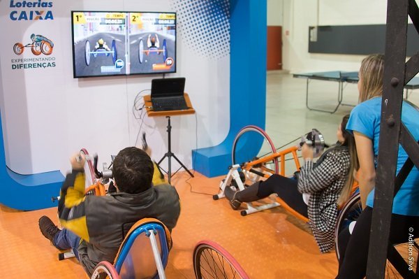 Experiência com esportes paralímpicos no estande da Caixa